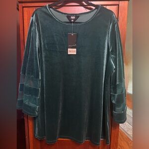 Investments NWT Green Velvet Blouse with Bell Sleeves size XL